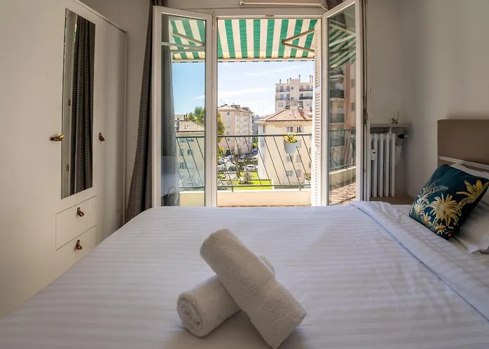 Ferienwohnung 2 Pieces Proche Aeroport Nizza
