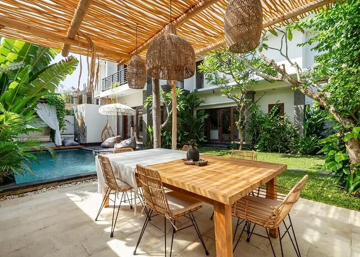 Villa Whisper Beautiful Beach Side Villa Large Garden Parking Sanur