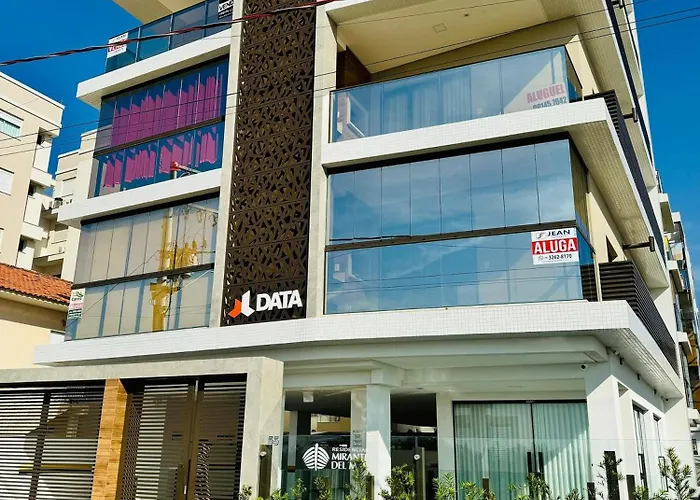Apartamento De Frente Para O Mar Na Praia De Palmas Com Uma Suite E Duas Demi-Suites. Governador Celso Ramos