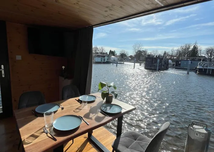 Ruheoase am Wasser, Sauna-Hausboot in Naturidylle Berlin