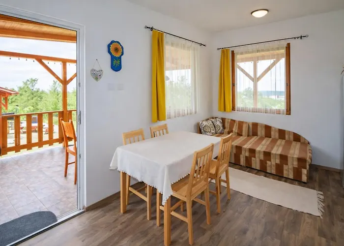 Adam Nyaralohaz Balatonalmádi
