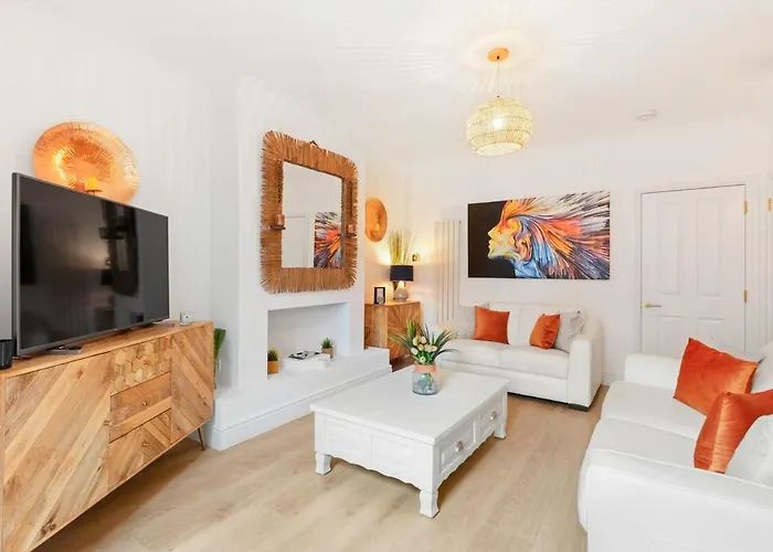 Spacious 4 Bed/2 Bath House With Garden Near Canary Wharf London