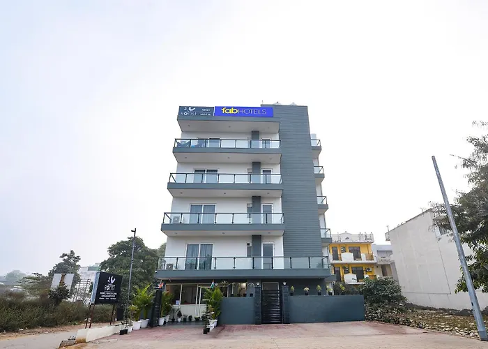 Roost Stay Hotel&Restaurant Gurgaon