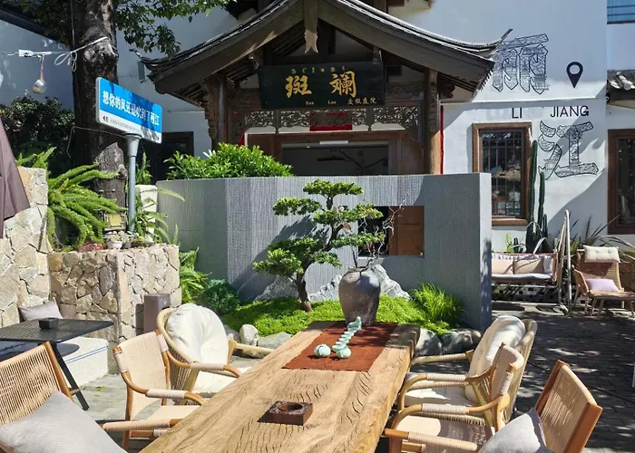 The Panorama Designer Villa & Cafe - Chinese Naxi Style Courtyard - Complimentary Airport Pick-Up For 3 Nights & Tailor-Made Tours Lijiang 