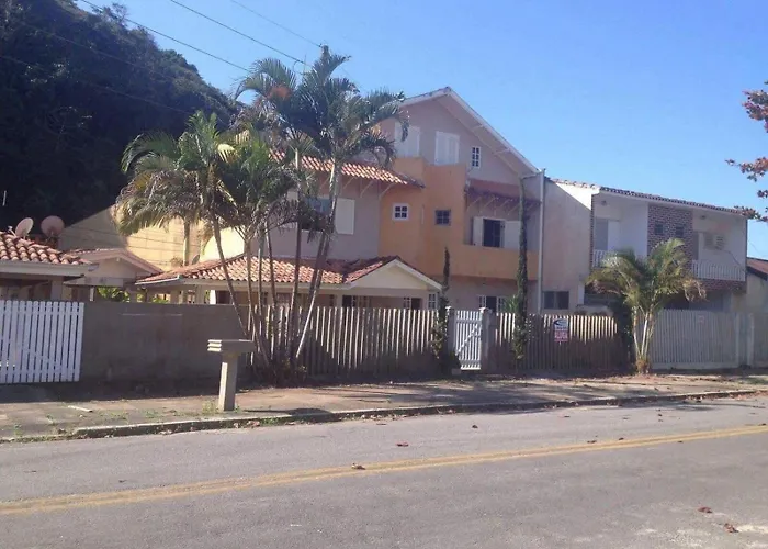 Villa Triplex Piscina 300M Mar Guaratuba 20 Pessoas Centro