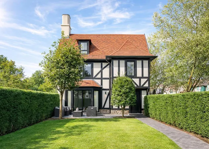 The Knokke Golf Villa - 4 Bedroom Residence With Garden & Hot Tub & Golf Cart