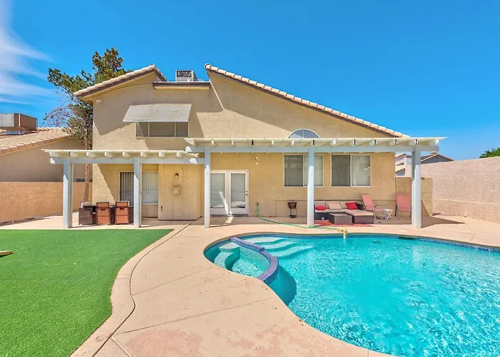 Incredible Home Up To 12 Guests, With Pool Las Vegas
