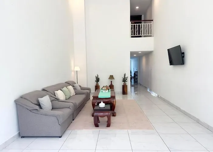 Spacious 5Br Townhouse In Central Phnom Penh