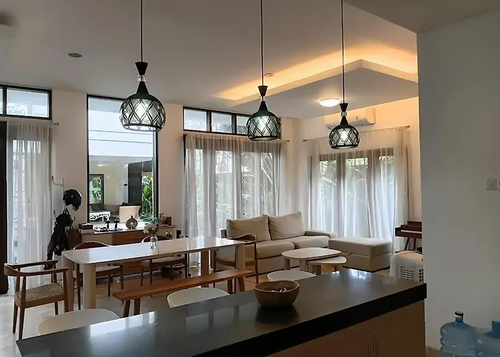 Spacious 3-Suite Villa W Pool & Security In Berawa Canggu