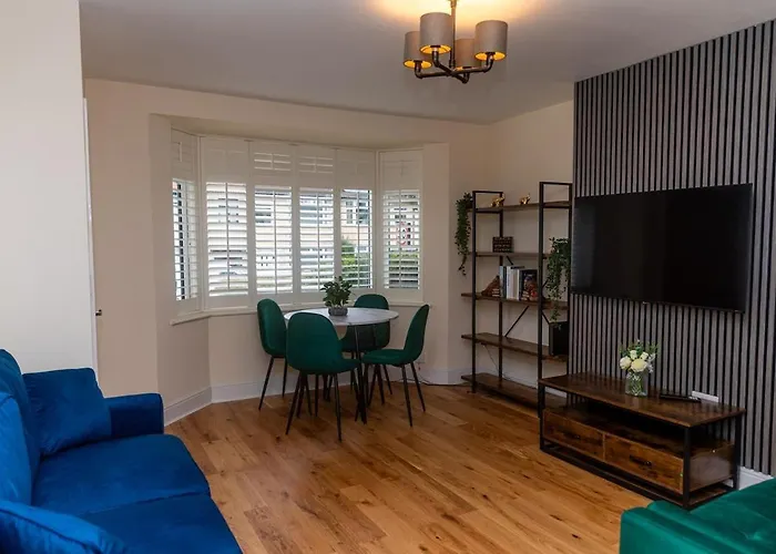 Luxury 2-Bedroom House Bristol