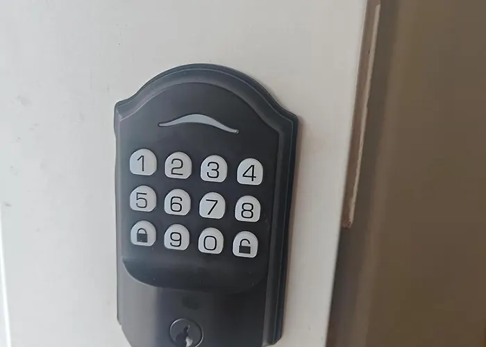 Vancouver Family Rooms- Yvr 11 Min Drive, Free Parking & Wifi
