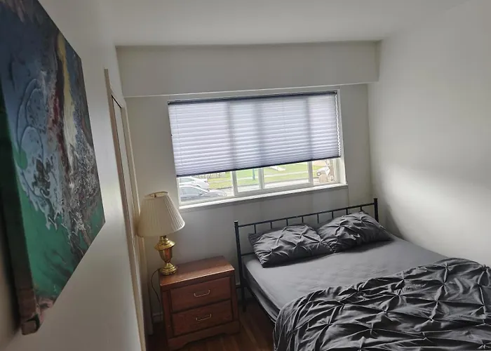 Vancouver Budget Rooms- Yvr 11 Min, Downtown 15 Min, Free Parking