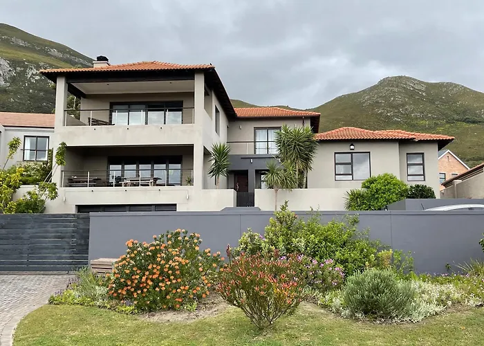 Villa Chasing Jacuzzi Sunsets Sea And Mountain Views Hermanus