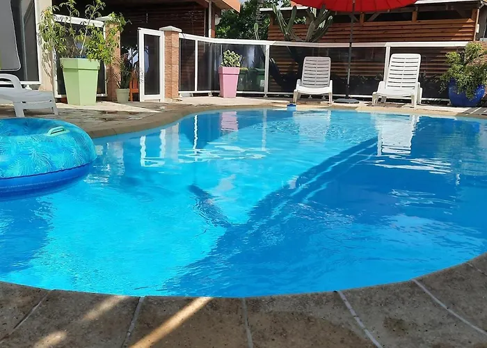 Villa Les Pierres A Chaux Pieds Dans L Eau Avec Piscine Saint Pierre