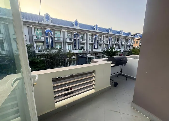 Spacious 5Br Townhouse In Central Phnom Penh