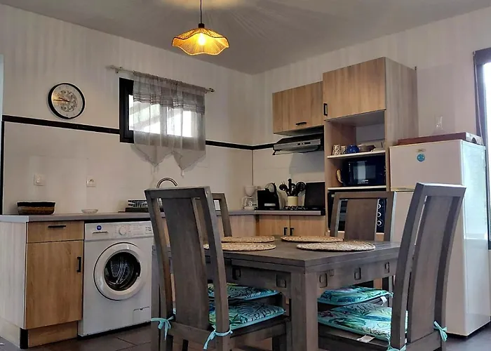 Villa Les Pierres A Chaux Pieds Dans L Eau Avec Piscine Saint Pierre