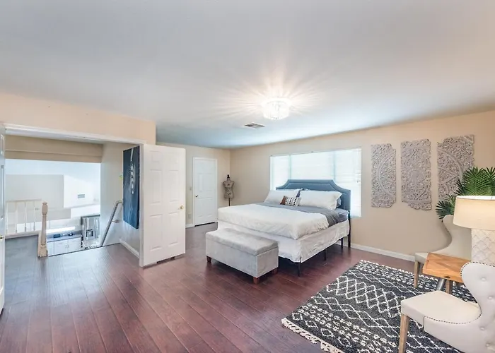 Incredible Home Up To 12 Guests, With Pool Las Vegas