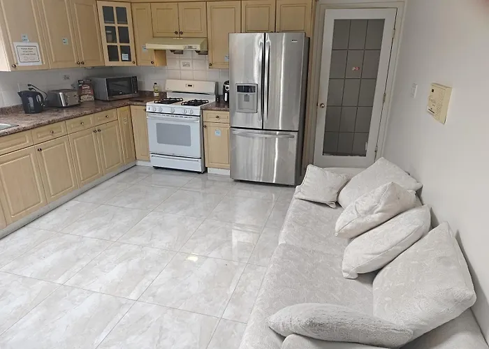 Vancouver Budget Rooms- Yvr 11 Min, Downtown 15 Min, Free Parking