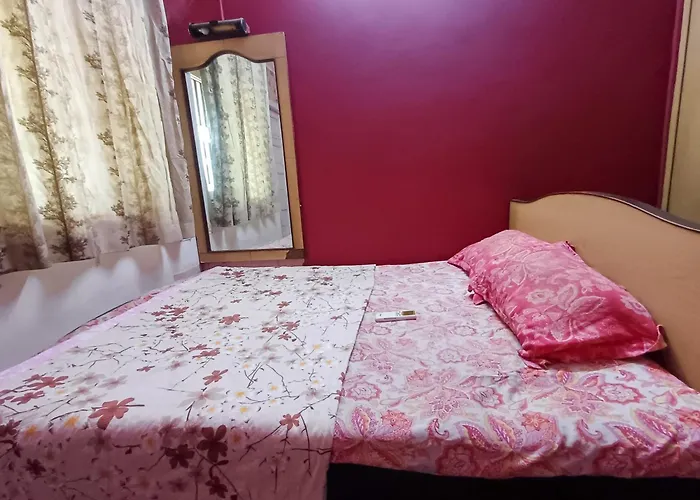 Cozy Bedroom In 1 Bhk, With Kitchen, In Chembur Mumbai