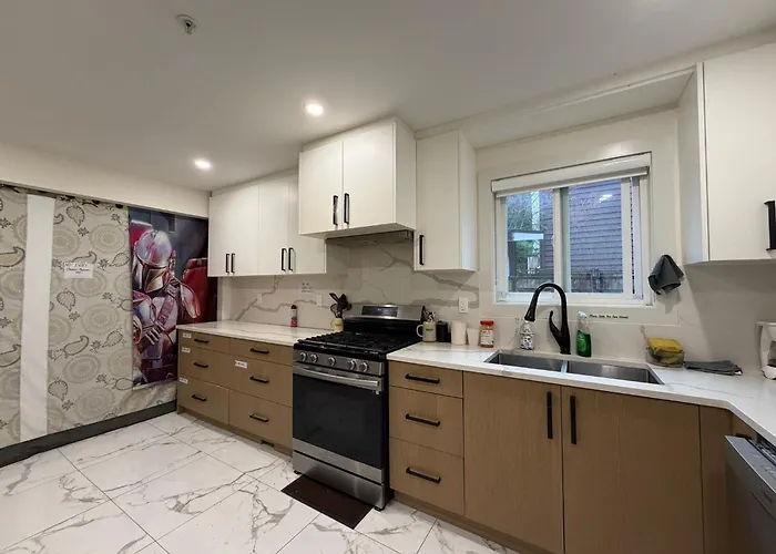 Vancouver Downtown Cozy Room - Walk To Shopping, Cafes & Skytrain