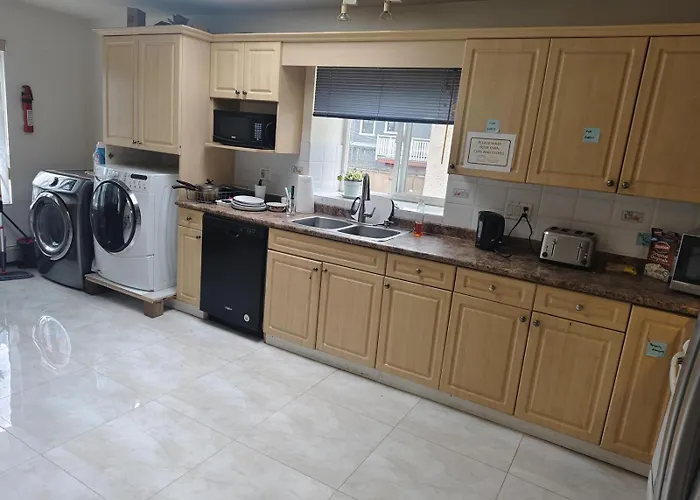 Vancouver Family Rooms- Yvr 11 Min Drive, Free Parking & Wifi