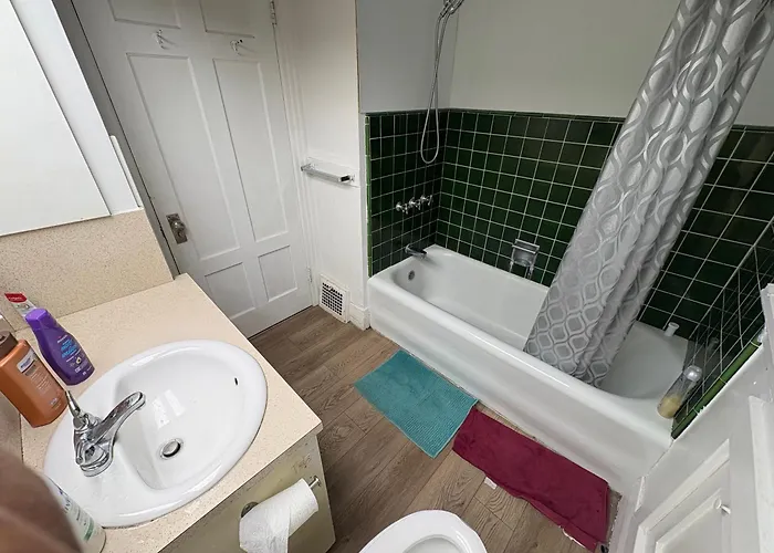 Airport Family Rooms- 10 Min To Yvr, Free Parking & High Speed Wi-Fi Vancouver