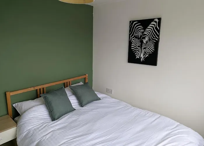 Winchester 5 Bedroom Near City And Motorways