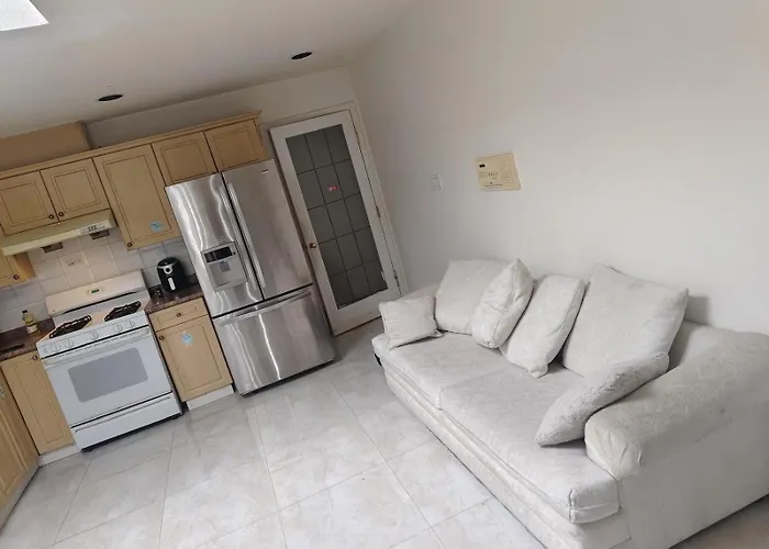 Vancouver Family Rooms- Yvr 11 Min Drive, Free Parking & Wifi