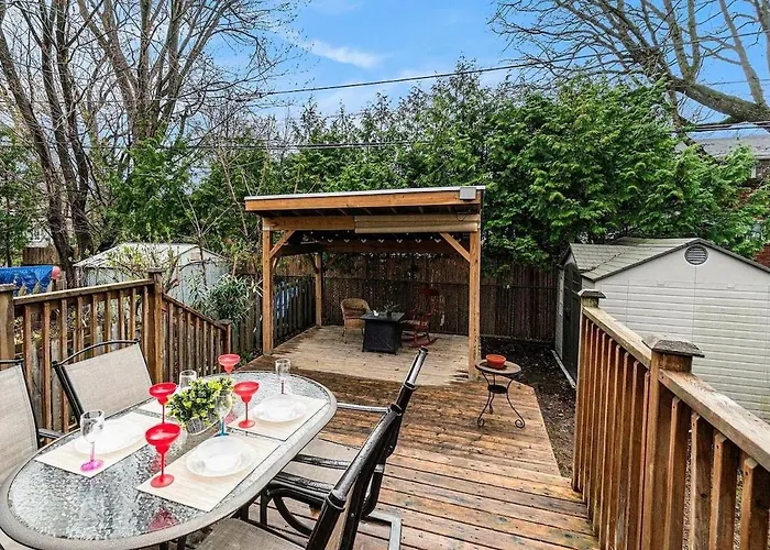 Cozy Family Home By Ottawa River Pathway With Bikes!