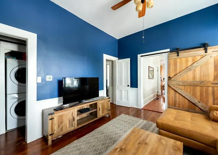 Montgomery House Lower By Lucky Savannah