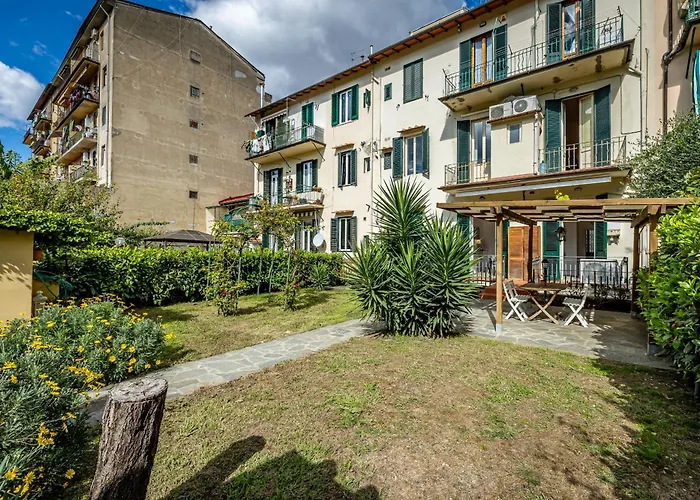 Id Light-Filled Home With Garden Oasis Florenz