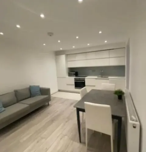 Modern 2 Bedroom Flat with Large Garden-Camden London