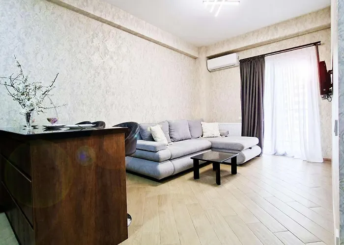 Cozy 1 Bedroom Apartment With Balcony In Central Tbilisi