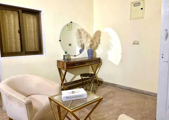 Heaven Four Suites - 3 Minutes Airport Karatschi