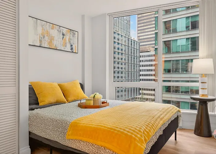 Bright 2 Bedroom Condo In Coal Harbour With City Views Vancouver
