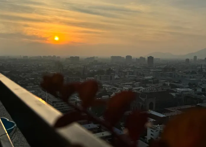 Vista Al Atardecer Metro Los Heroes Santiago de Chile