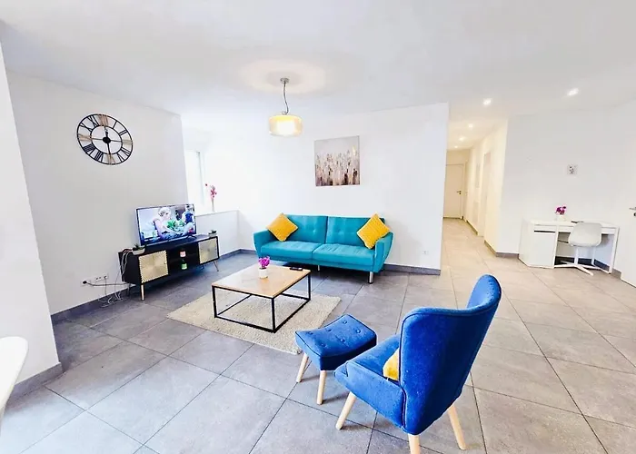 Roomy 3 Bedroom Flat With Outdoor Terrace And Parking Luxemburg