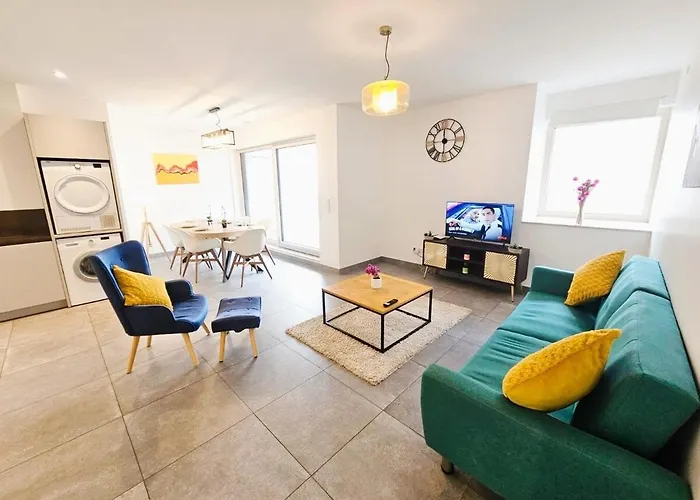 Roomy 3 Bedroom Flat With Outdoor Terrace And Parking Luxemburg