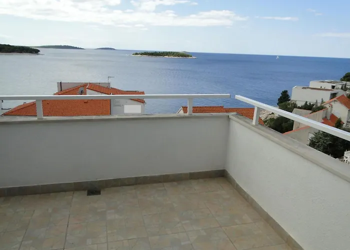 Apartment Villa Laguna 3 Ferienwohnung Fuer 4 Personen By Interhome Primošten