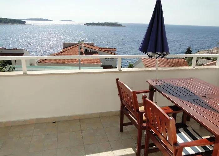 Apartment Villa Laguna 3 Ferienwohnung Fuer 4 Personen By Interhome Primošten