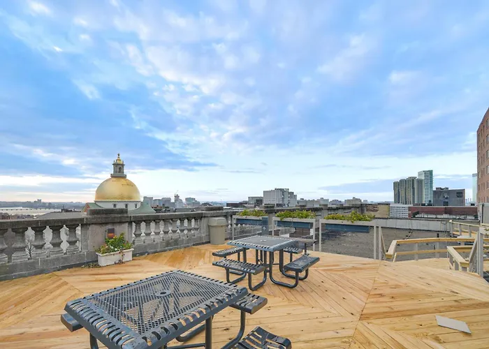 Walk To Boston Common Bright Apt With Rooftop Deck