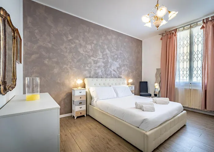 Id Light-Filled Home With Garden Oasis Florenz