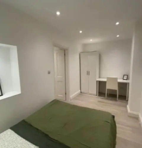 Modern 2 Bedroom Flat with Large Garden-Camden London