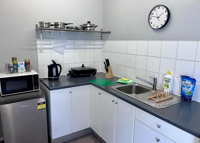 U3-Funky Unit With Privateentry Quietcentre Newac New Smart Tv Brisbane