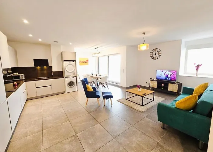 Roomy 3 Bedroom Flat With Outdoor Terrace And Parking Luxemburg