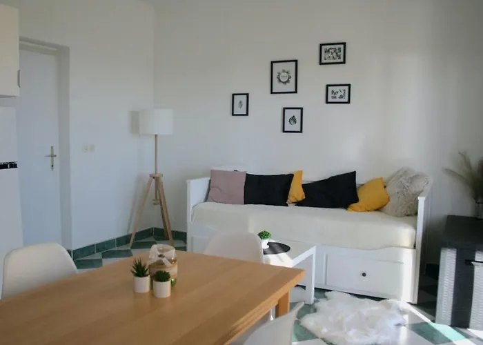 Apartment Rube 2 Fuer 4 Personen By Interhome Primošten