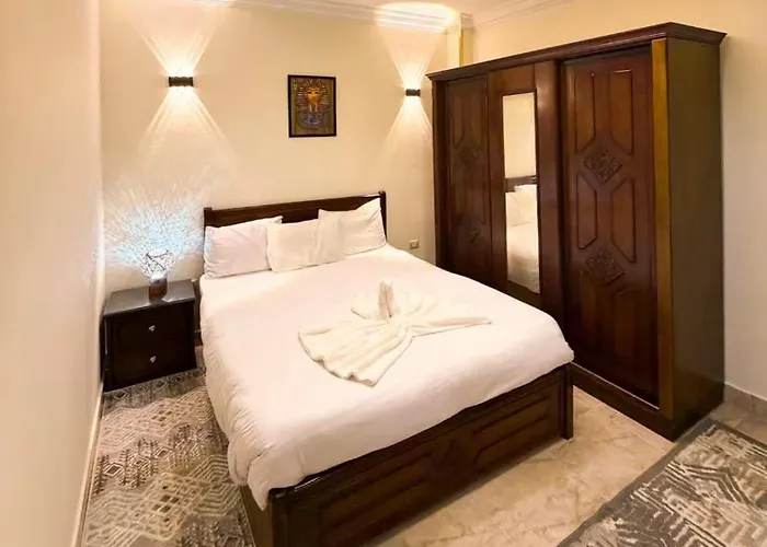 Ferienwohnung The White Tower Pyramids View Kairo
