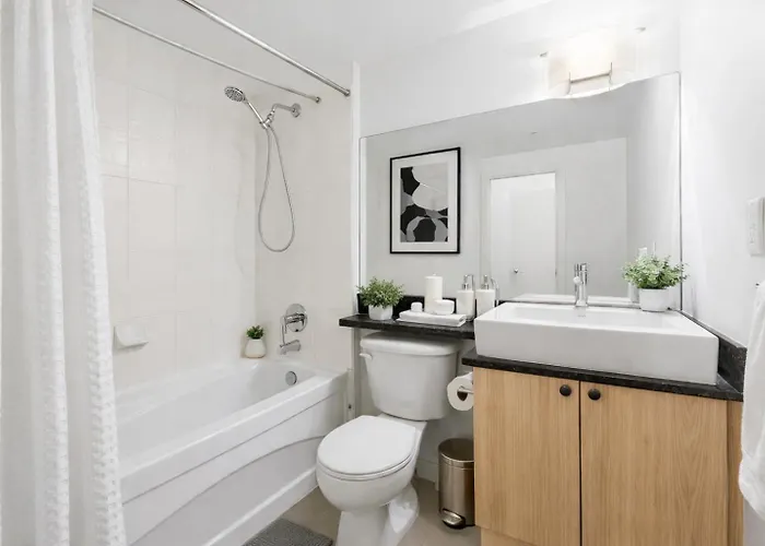 Spacious 2 Bedroom Suite Steps From Yaletown Vancouver