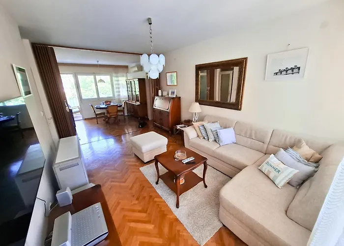 Spacious Apartment Split