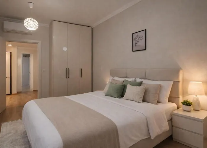 Red School Central Apartment New Bazaar Tirana